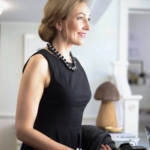 Kuva Markkinointitoimisto Parasta Saimaalla, asu Muotitalo Puki, korut musta-hopea