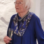 Puukoru, harmaa-hopeinen kaulakoru AAVAma design, AAVAma puukorut, puuhelmikoru, verkkokaulakoru, kaulakoru, puinen kaulakoru, puukaulakoru, puukoru, puukorut